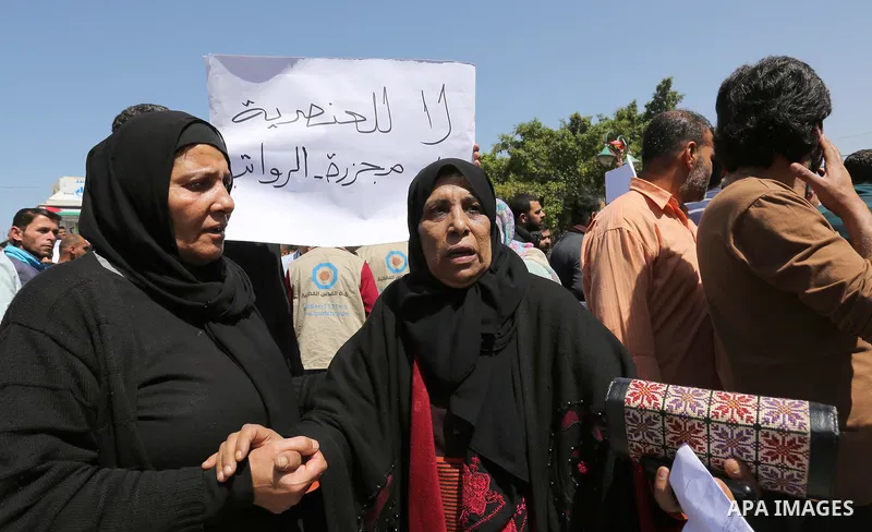 Palestinian employees paid by the Palestinian Authority take part in a protest against the decision of Palestinian goverment to deduct salaries of employees about 30%, in Gaza City April 5, 2017. Photo by Ashraf Amra