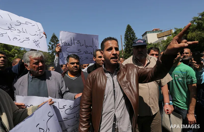 Palestinian employees paid by the Palestinian Authority take part in a protest against the decision of Palestinian goverment to deduct salaries of employees about 30%, in Gaza City April 5, 2017. Photo by Ashraf Amra