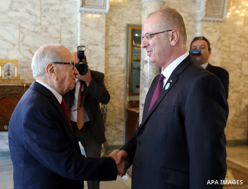 Palestinian Prime Minister Rami Hamdallah meets with Tunisia's President Beji Caid Essebsi in Capital of Tunis on April 5, 2017. Photo by Prime Minister Office