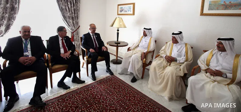 Palestinian Prime Minister Rami Hamdallah meets with the Qatari Prime Minister Sheikh Abdullah bin Nasser bin Khalifa al-Thani in Capital of Tunis on April 5, 2017. Photo by Prime Minister Office