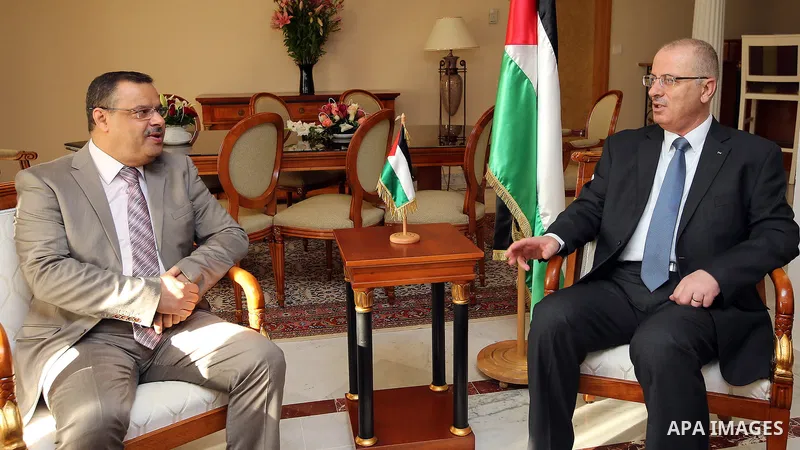 Palestinian Prime Minister Rami Hamdallah meets with Minister of Agriculture of Tunisia Samir El Tayeb, in Tunis on April 6, 2017. Photo by Prime Minister Office