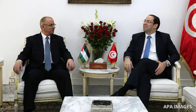Palestinian Prime Minister Rami Hamdallah meets with Tunisian Prime Minister Youssef Chahed in Tunis, Tunisia on April 7, 2017. Photo by Prime Minister Office