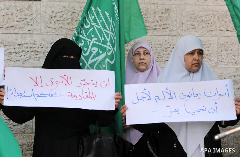 Palestinian women hold banners during a protest to mark Palestinian Prisoner Day, in front of Red cross office in Gaza city, on April 08, 2017. Photo by Mohammed Asad