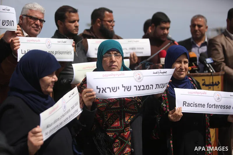 Palestinians hold placards during a protest to show solidarity with Palestinian prisoners held in Israeli Jails, in Gaza city, on April 9, 2017. Photo by Ashraf Amra