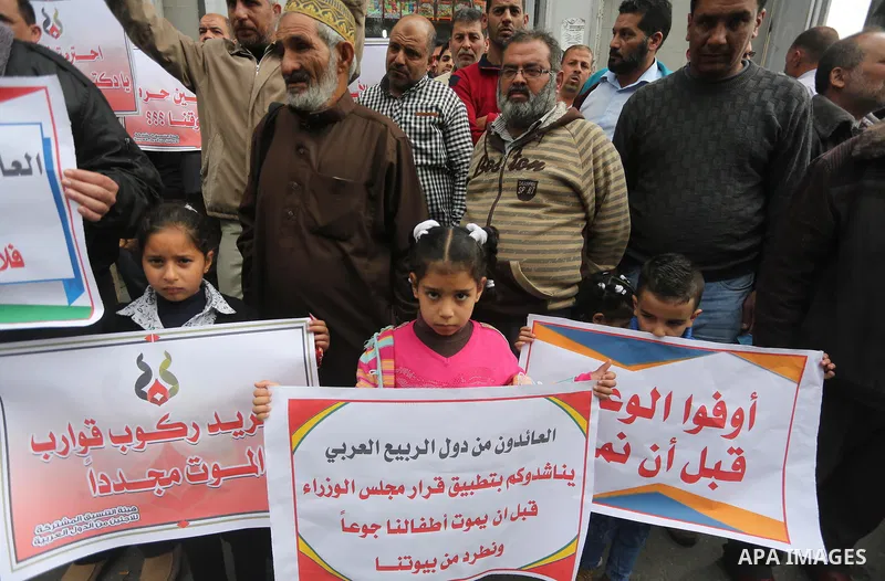 Palestinian refugees from Syrian, Yemen, Libya, take part in a protest in Gaza city on April 10, 2017. Photo by Mohammed Asad