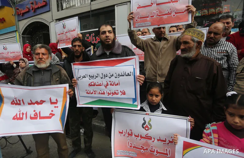 Palestinian refugees from Syrian, Yemen, Libya, take part in a protest in Gaza city on April 10, 2017. Photo by Mohammed Asad