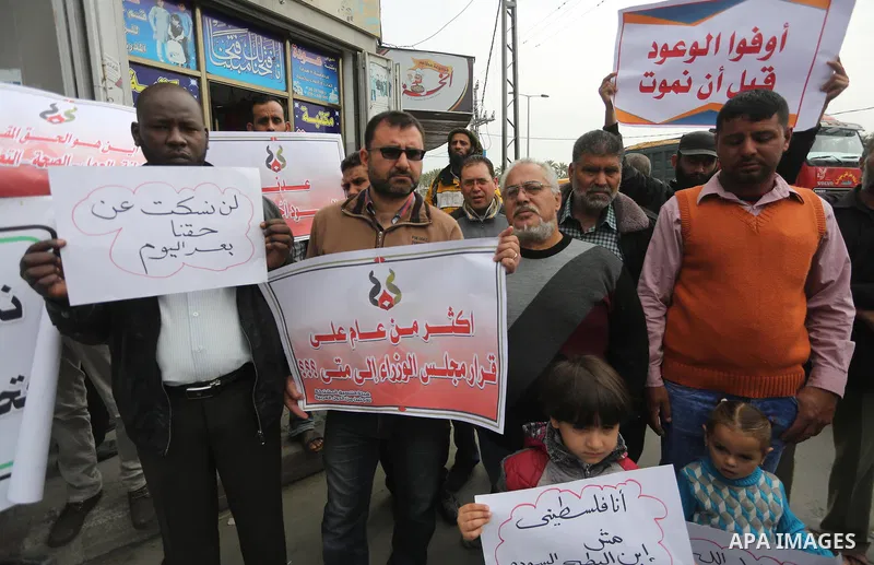 Palestinian refugees from Syrian, Yemen, Libya, take part in a protest in Gaza city on April 10, 2017. Photo by Mohammed Asad