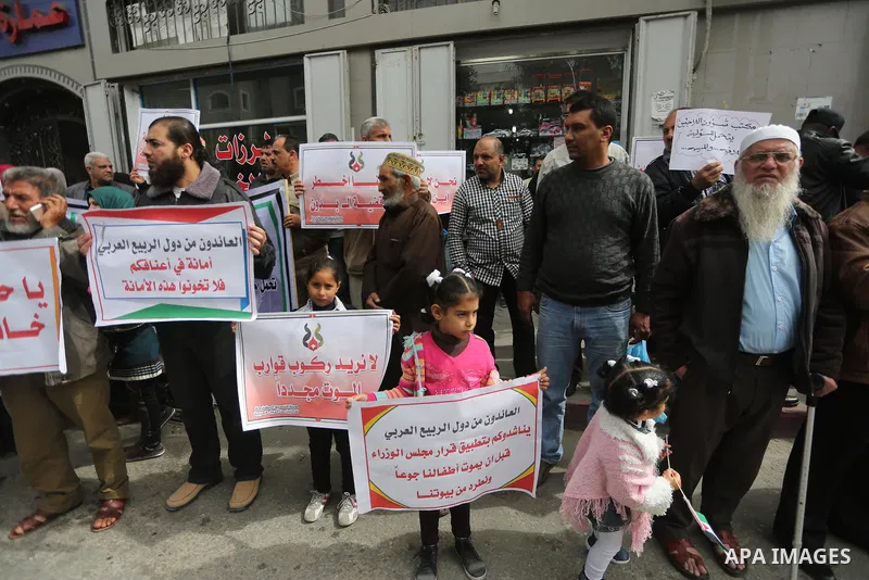 Palestinian refugees from Syrian, Yemen, Libya, take part in a protest in Gaza city on April 10, 2017. Photo by Mohammed Asad