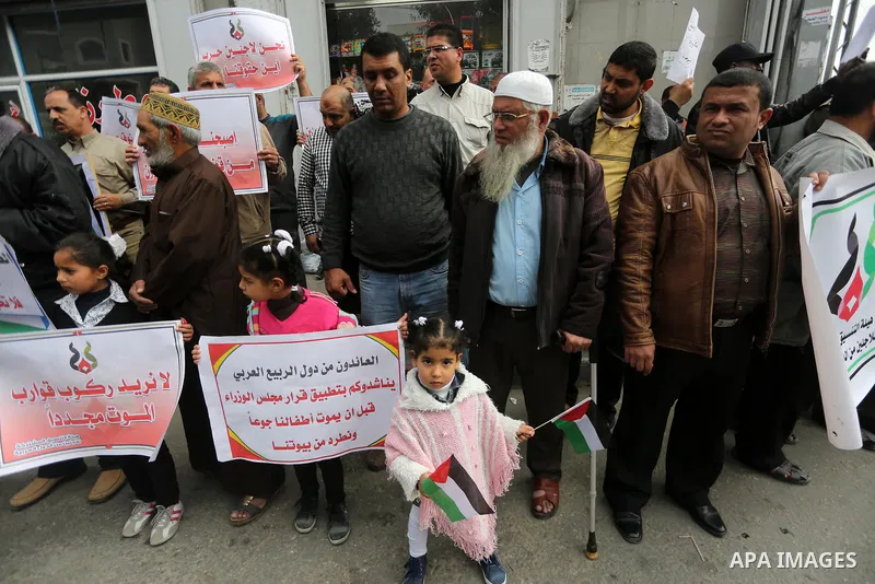 Palestinian refugees from Syrian, Yemen, Libya, take part in a protest in Gaza city on April 10, 2017. Photo by Mohammed Asad
