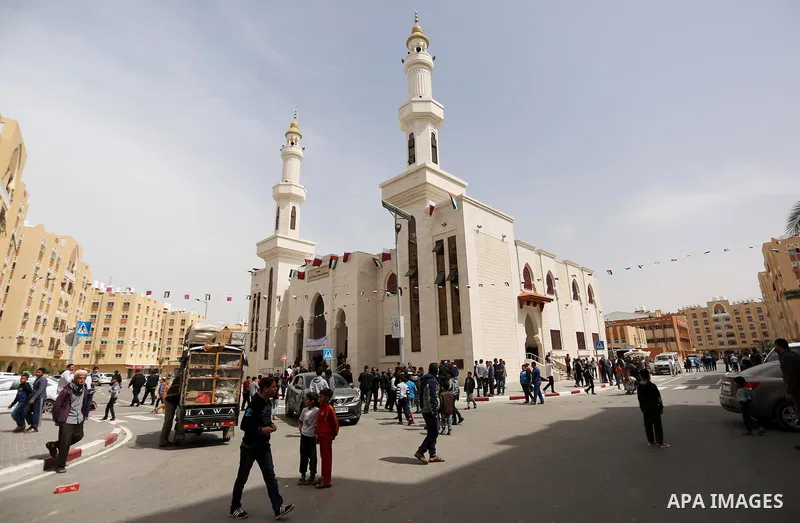 Palestinians attend the opening ceremony of Sheikh Hamad's mosque, in Khan Younis in the southern Gaza strip, on April 10, 2017. Photo by Ashraf Amra