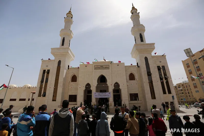 Palestinians attend the opening ceremony of Sheikh Hamad's mosque, in Khan Younis in the southern Gaza strip, on April 10, 2017. Photo by Ashraf Amra