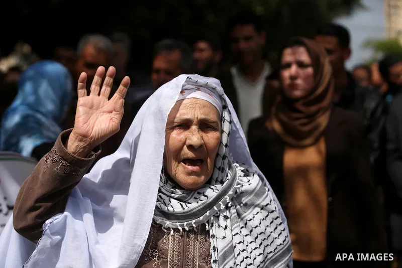 Palestinians employed by the Palestinian Authority, chant slogans and wave placards during a demonstration against the decision to reduce their salaries in Gaza City on April 11, 2017. Photo by Ashraf Amra