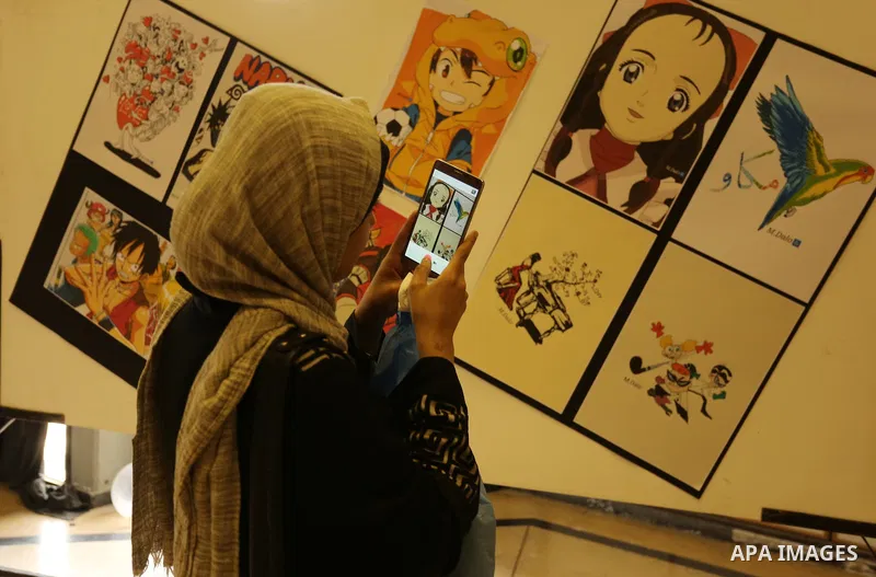 Palestinians attend the anime gallery for the disabled Mohammed Dalu, in Gaza city, on April 12, 2017. Photo by Ashraf Amra