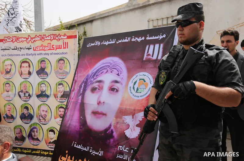Palestinians take part in a protest to show solidarity with Palestinian prisoners held in Israeli Jails, in Gaza city, on April 13, 2017. Photo by Ashraf Amra