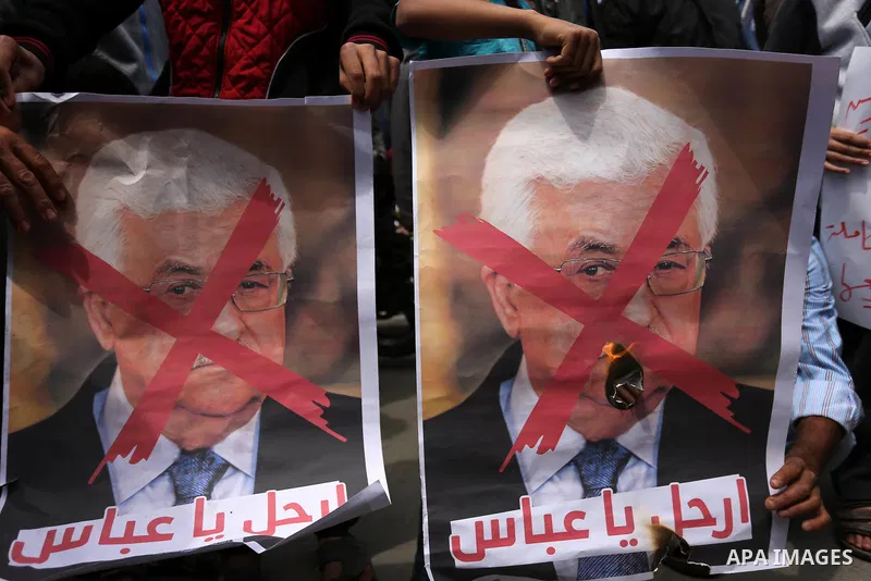 Hamas supporters hold crossed posters depicting Palestinian President Mahmoud Abbas and Palestinian Prime Minister Rami Hamdallah during a protest against them in Khan Younis in the southern Gaza Strip April 14, 2017. Ph...