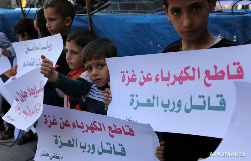 Hamas supporters hold crossed posters depicting Palestinian President Mahmoud Abbas and Palestinian Prime Minister Rami Hamdallah during a protest against them in Khan Younis in the southern Gaza Strip April 14, 2017. Ph...