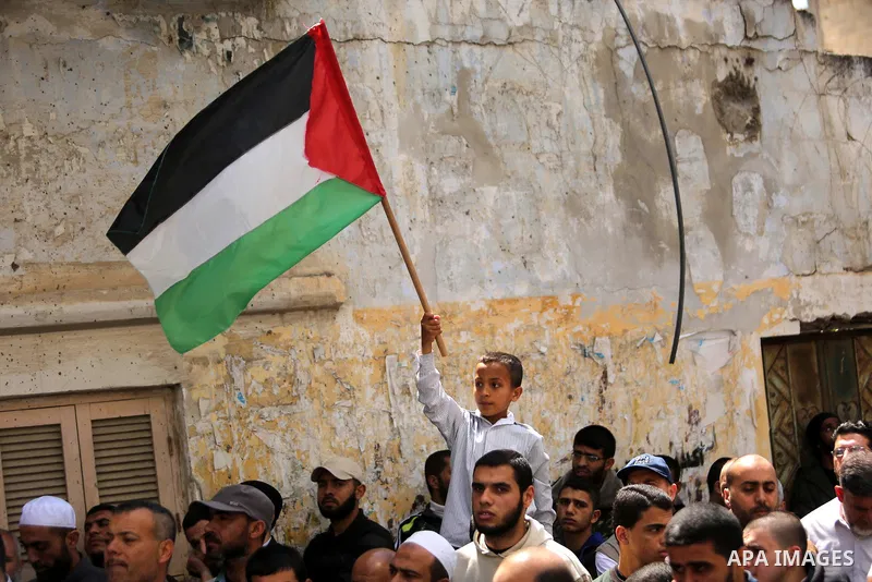 Hamas supporters hold crossed posters depicting Palestinian President Mahmoud Abbas and Palestinian Prime Minister Rami Hamdallah during a protest against them in Khan Younis in the southern Gaza Strip April 14, 2017. Ph...