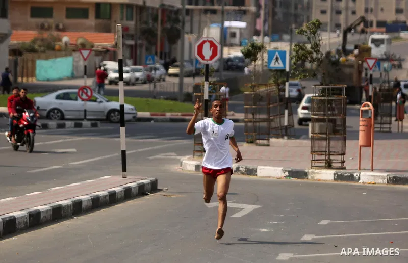 Palestinian youths take part in "Freedom Marathon" against the Israeli blockade of the Gaza Strip, in Gaza city on April 15, 2017. Photo by Ashraf Amra