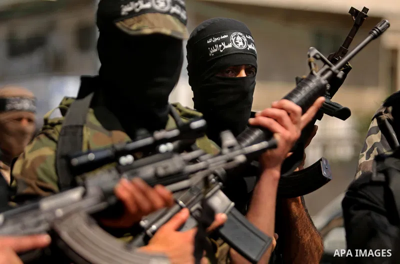 Palestinian militants of the Nasser Salah al-Din Brigades the military wing of the Popular Resistance movement hold their weapons during a press conference, in Gaza City on April 15, 2017. Photo by Ashraf Amra