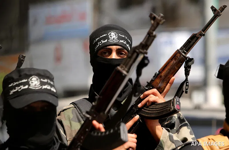 Palestinian militants of the Nasser Salah al-Din Brigades the military wing of the Popular Resistance movement hold their weapons during a press conference, in Gaza City on April 15, 2017. Photo by Ashraf Amra