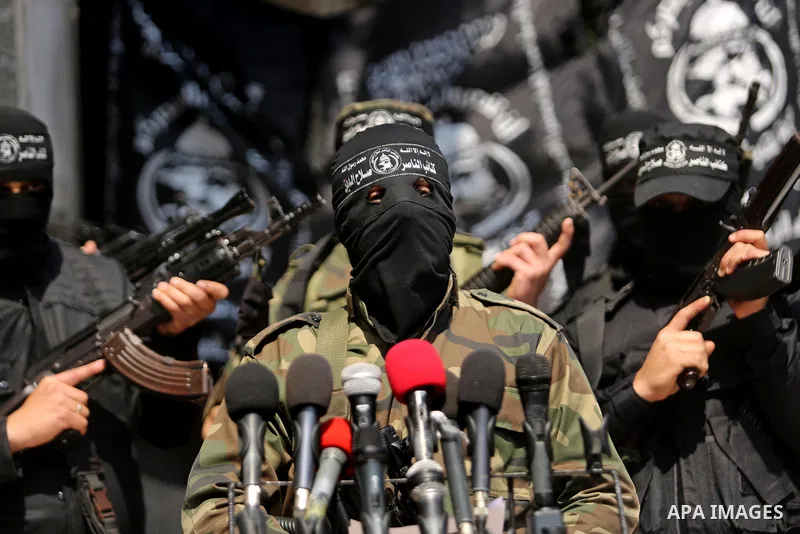 Palestinian militants of the Nasser Salah al-Din Brigades the military wing of the Popular Resistance movement hold their weapons during a press conference, in Gaza City on April 15, 2017. Photo by Ashraf Amra
