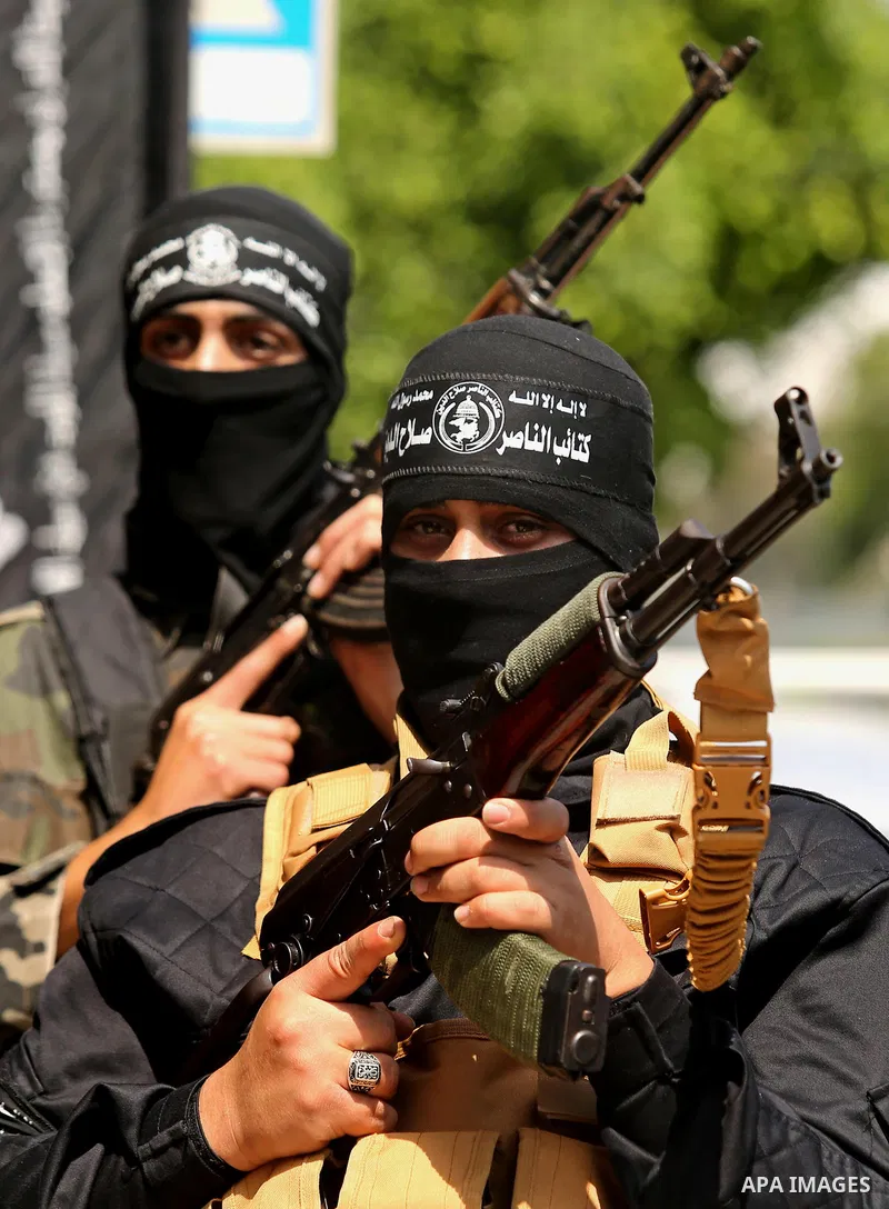 Palestinian militants of the Nasser Salah al-Din Brigades the military wing of the Popular Resistance movement hold their weapons during a press conference, in Gaza City on April 15, 2017. Photo by Ashraf Amra