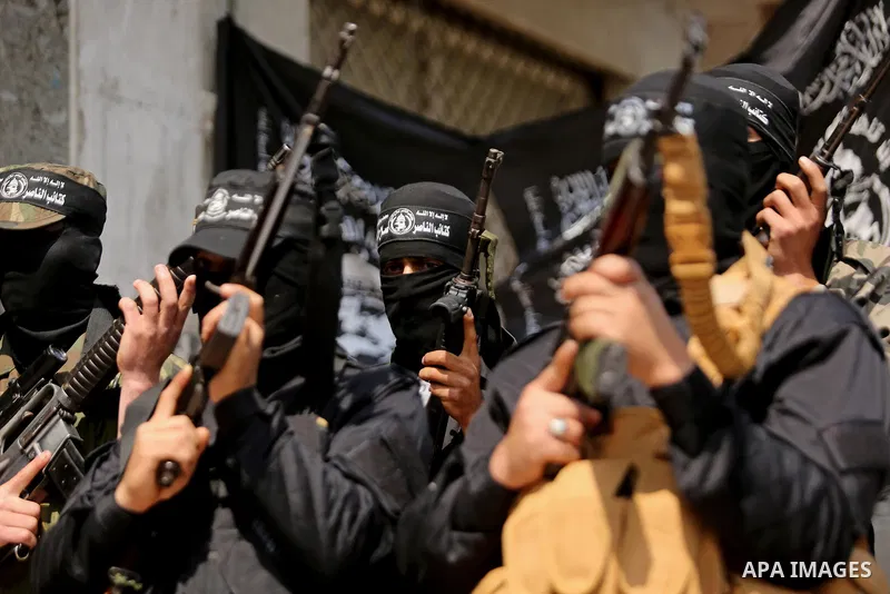 Palestinian militants of the Nasser Salah al-Din Brigades the military wing of the Popular Resistance movement hold their weapons during a press conference, in Gaza City on April 15, 2017. Photo by Ashraf Amra