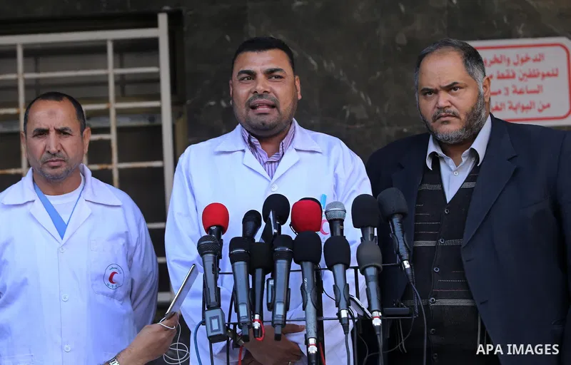 Spokesman for the Ministry of Health, Ashraf Al-Qedra, speaks during a press conference in Gaza City on April 16, 2017. Photo by Ashraf Amra