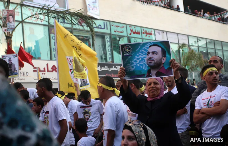 Palestinians hold pictures of relatives held in Israeli jails during a rally marking Palestinian Prisoner Day in the West Bank city of Nablus April 16, 2017. Photo by Stringer