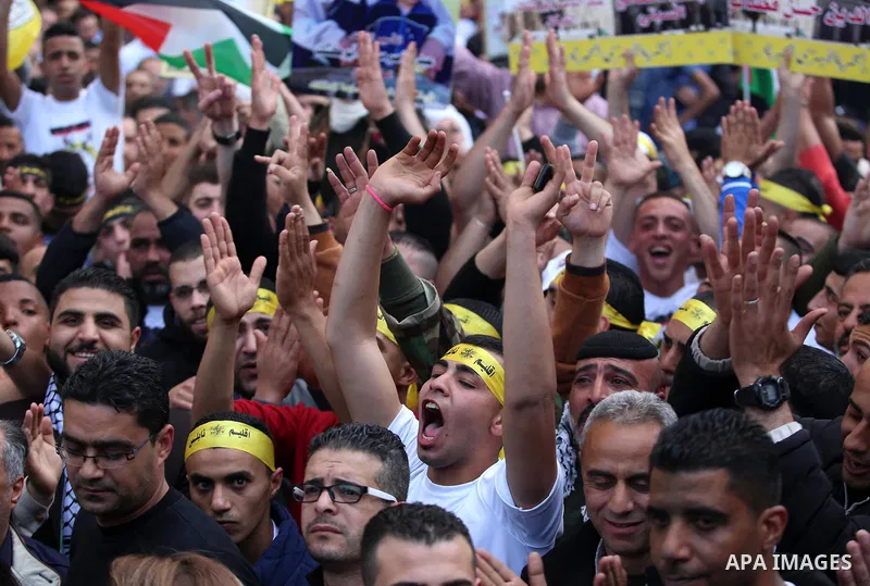Palestinians hold pictures of relatives held in Israeli jails during a rally marking Palestinian Prisoner Day in the West Bank city of Nablus April 16, 2017. Photo by Stringer