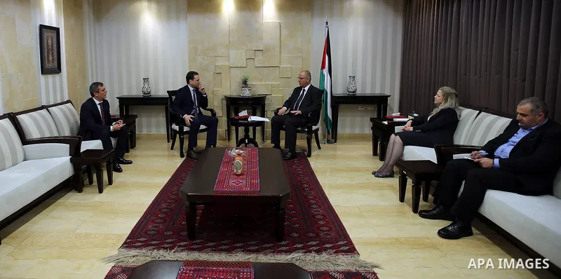 Palestinian Prime Minister Rami Hamdallah Meets with the Commissioner General of UNRWA Pierre Kimball in the West Bank city of Ramallah on April 17, 2017. Photo by Prime Minister Office