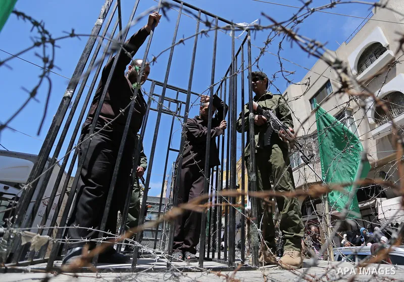Protesters take part in a rally in support of Palestinian prisoners on hunger strike in Israeli jails marking Palestinian Prisoner Day, in Gaza City April 17, 2017. Hundreds of Palestinians in Israeli jails launched a hu...