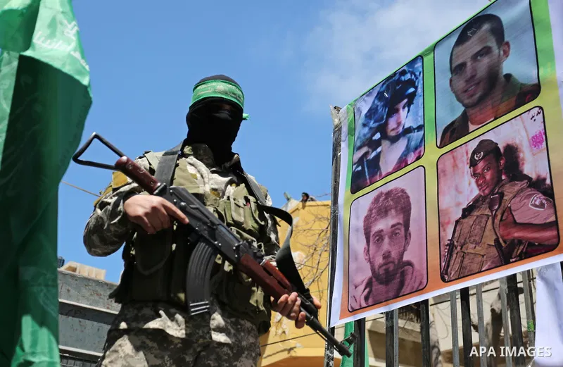 Protesters take part in a rally in support of Palestinian prisoners on hunger strike in Israeli jails marking Palestinian Prisoner Day, in Gaza City April 17, 2017. Hundreds of Palestinians in Israeli jails launched a hu...