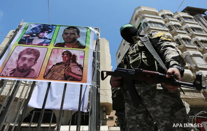 Protesters take part in a rally in support of Palestinian prisoners on hunger strike in Israeli jails marking Palestinian Prisoner Day, in Gaza City April 17, 2017. Hundreds of Palestinians in Israeli jails launched a hu...