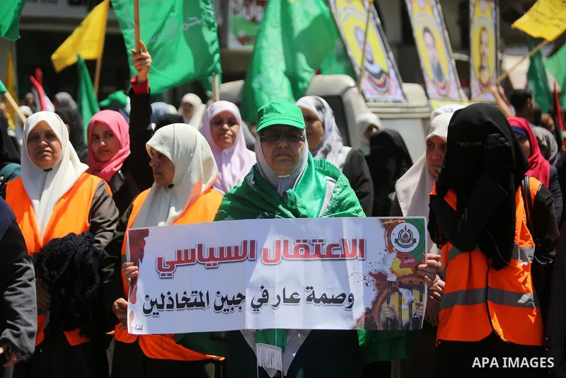 Protesters take part in a rally in support of Palestinian prisoners on hunger strike in Israeli jails marking Palestinian Prisoner Day, in Gaza City April 17, 2017. Hundreds of Palestinians in Israeli jails launched a hu...