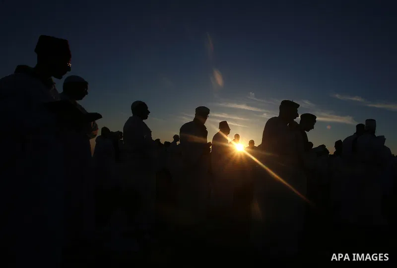 Members of the Samaritan sect take part in a traditional pilgrimage marking the holiday of Passover atop Mount Gerizim near the West Bank city of Nablus, on April 17, 2017. The Samaritans practice a religion that is base...