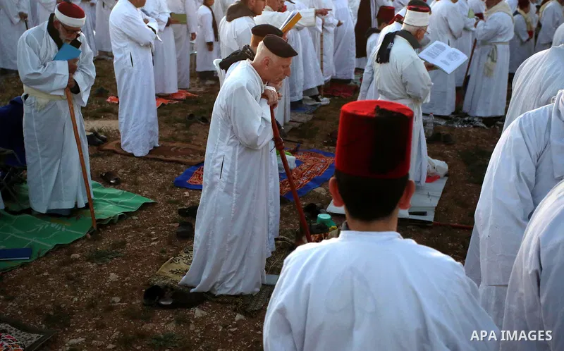 Members of the Samaritan sect take part in a traditional pilgrimage marking the holiday of Passover atop Mount Gerizim near the West Bank city of Nablus, on April 17, 2017. The Samaritans practice a religion that is base...