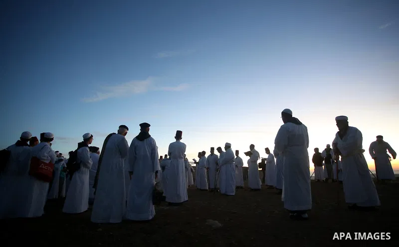 Members of the Samaritan sect take part in a traditional pilgrimage marking the holiday of Passover atop Mount Gerizim near the West Bank city of Nablus, on April 17, 2017. The Samaritans practice a religion that is base...