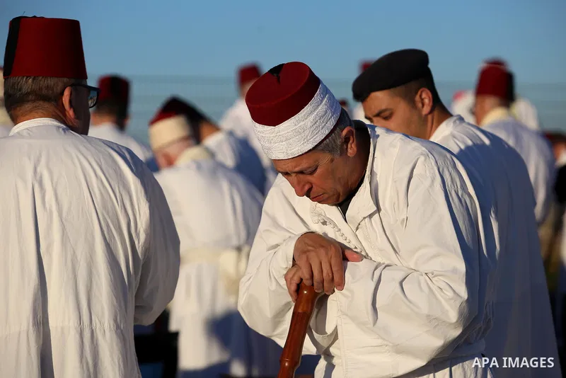 Members of the Samaritan sect take part in a traditional pilgrimage marking the holiday of Passover atop Mount Gerizim near the West Bank city of Nablus, on April 17, 2017. The Samaritans practice a religion that is base...