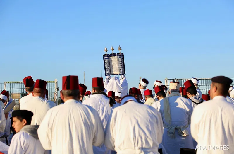 Members of the Samaritan sect take part in a traditional pilgrimage marking the holiday of Passover atop Mount Gerizim near the West Bank city of Nablus, on April 17, 2017. The Samaritans practice a religion that is base...