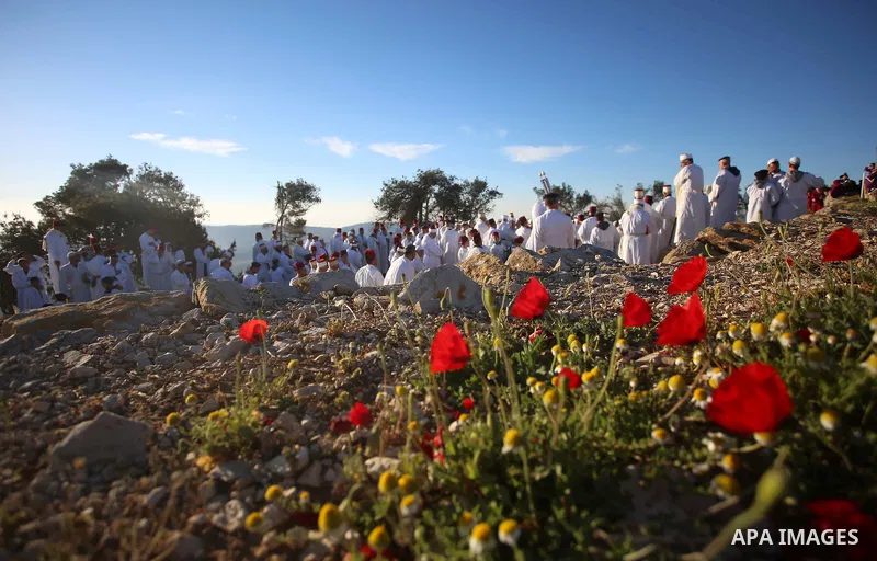 Members of the Samaritan sect take part in a traditional pilgrimage marking the holiday of Passover atop Mount Gerizim near the West Bank city of Nablus, on April 17, 2017. The Samaritans practice a religion that is base...