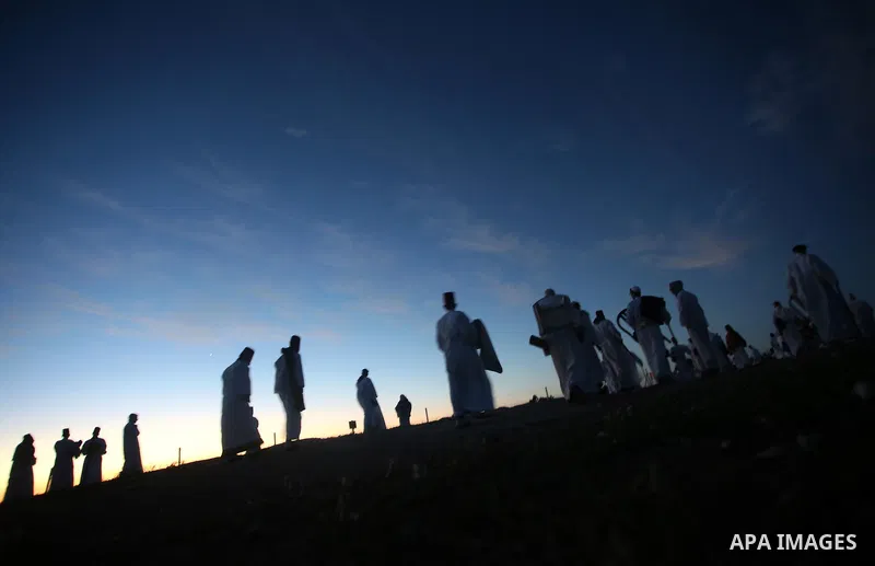 Members of the Samaritan sect take part in a traditional pilgrimage marking the holiday of Passover atop Mount Gerizim near the West Bank city of Nablus, on April 17, 2017. The Samaritans practice a religion that is base...
