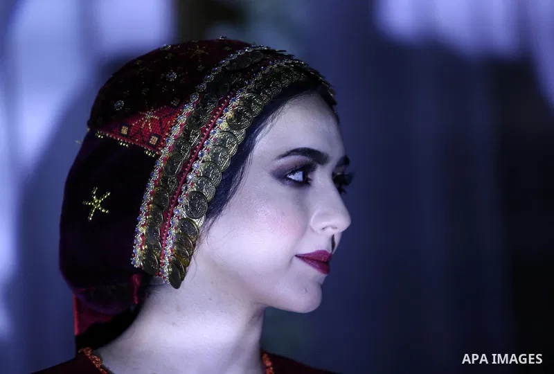 A picture taken on April 15, 2017 shows a Palestinian model displays a traditional Palestinian dress during a fashion show during the 2nd Nablus Festival for Culture and Arts, in the West Bank city of Nablus. The interna...