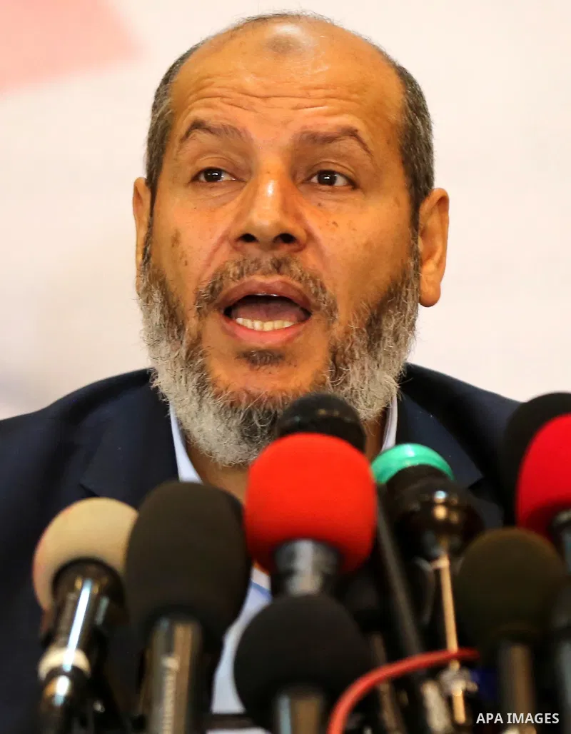 Senior Hamas leader Khalil al-Hayah speaks during a press conference, in Gaza city, on April 18, 2017. Photo by Ashraf Amra