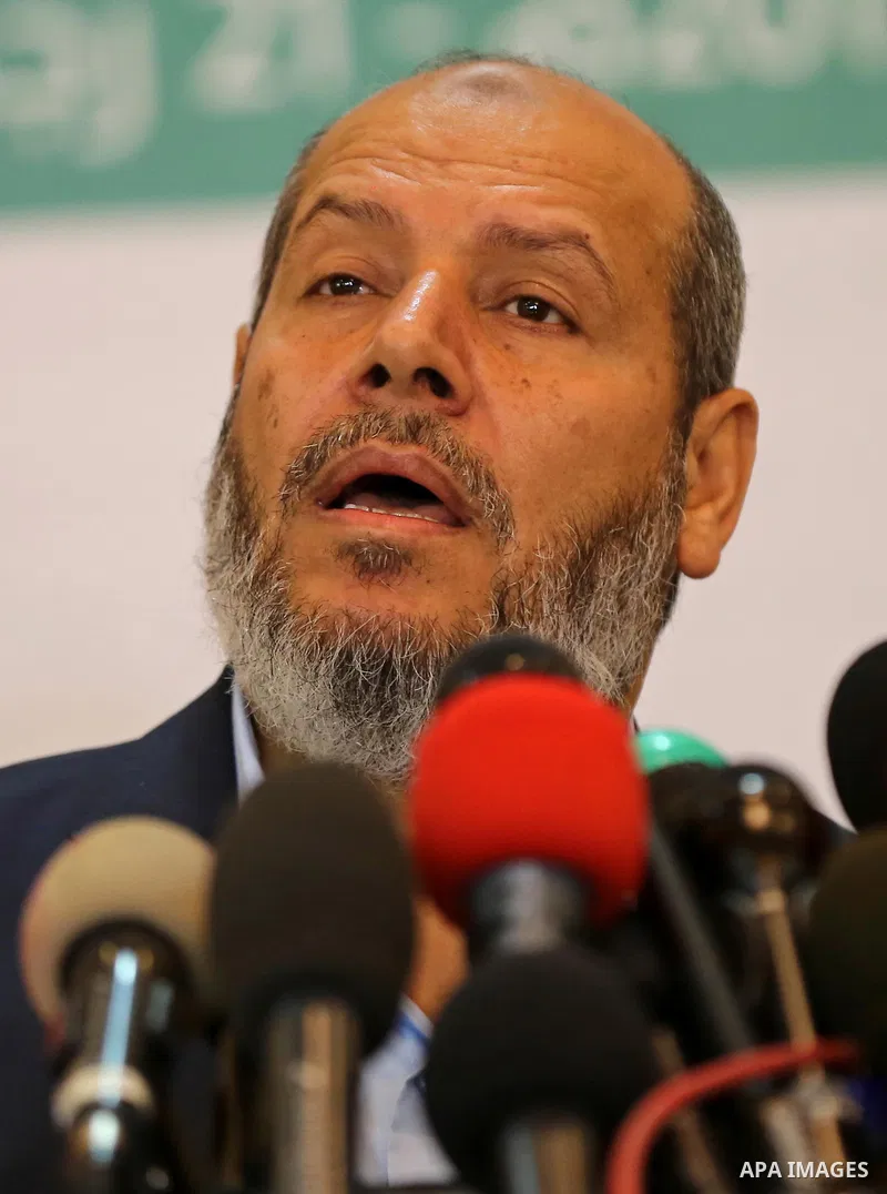 Senior Hamas leader Khalil al-Hayah speaks during a press conference, in Gaza city, on April 18, 2017. Photo by Ashraf Amra