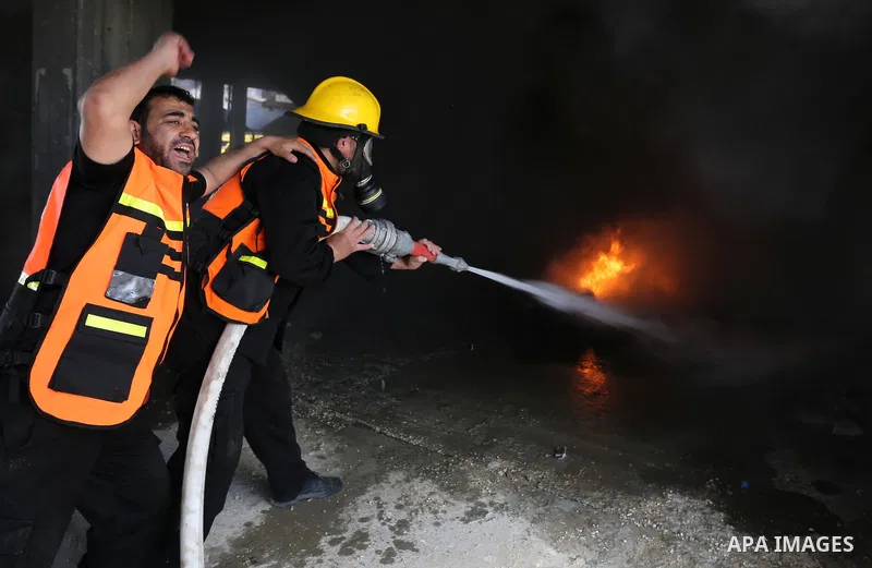 Palestinian Civil Defense members take part in a drill, in Gaza city, on April 18, 2017. Photo by Ashraf Amra