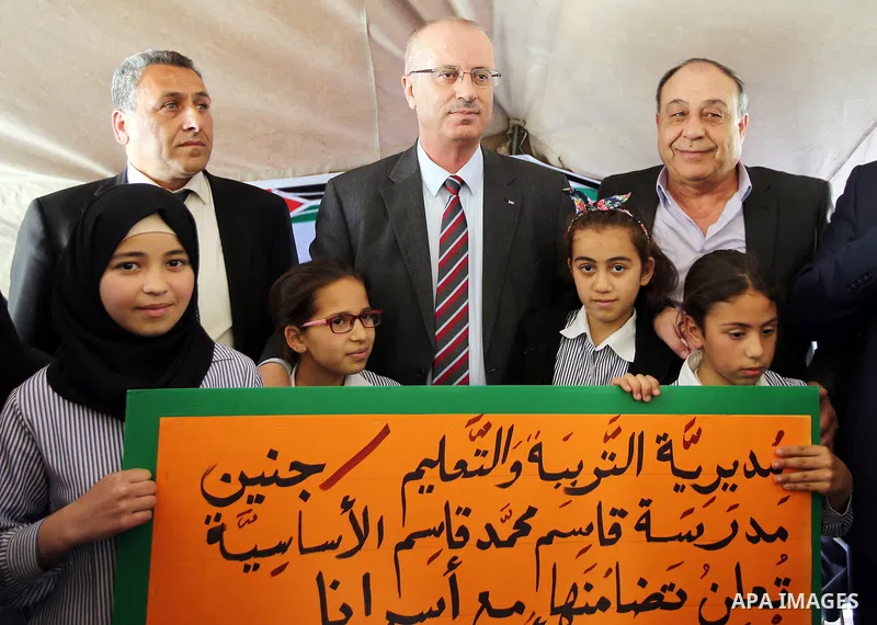Palestinian Prime Minister, Rami Hamdallah, visits a solidarity tent with Palestinian prisoners held Israeli Jails in the West Bank city of Jenin on April 18, 2017. Photo by Prime Minister Office