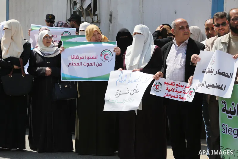 Union of the Palestinian syndicates members hold banners during a protest against Israeli blockade, in Gaza city, on April 19, 2017. Photo by Mohammed Asad