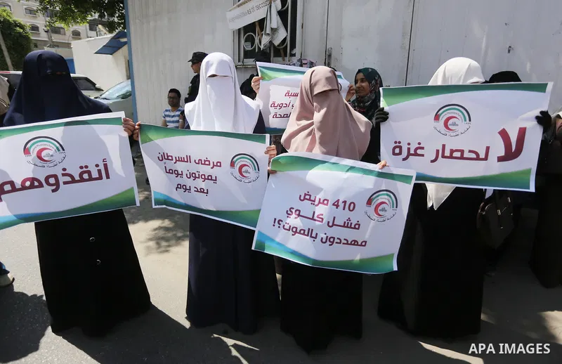 Union of the Palestinian syndicates members hold banners during a protest against Israeli blockade, in Gaza city, on April 19, 2017. Photo by Mohammed Asad