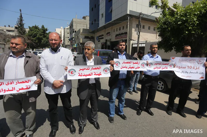 Union of the Palestinian syndicates members hold banners during a protest against Israeli blockade, in Gaza city, on April 19, 2017. Photo by Mohammed Asad